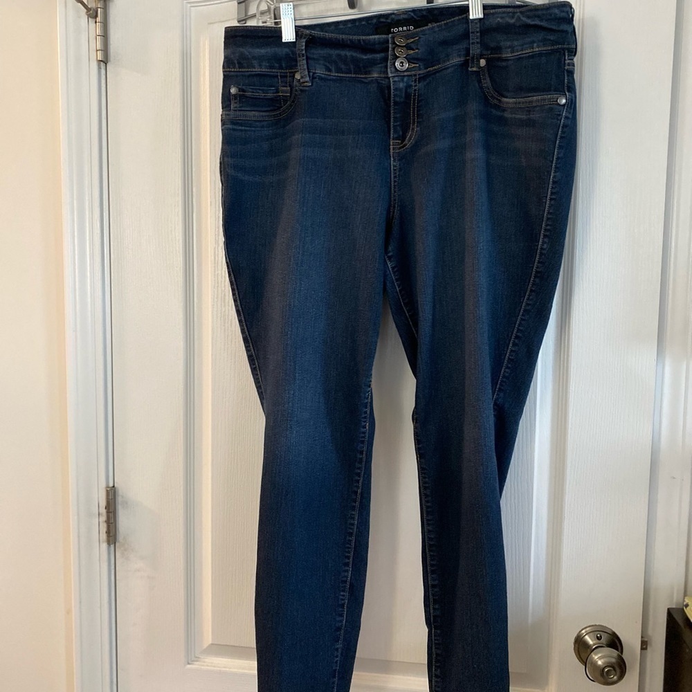 Torrid  Jegging‎ Skinny Jean 18 Womens Zip Fly Button Medium Wash EUC